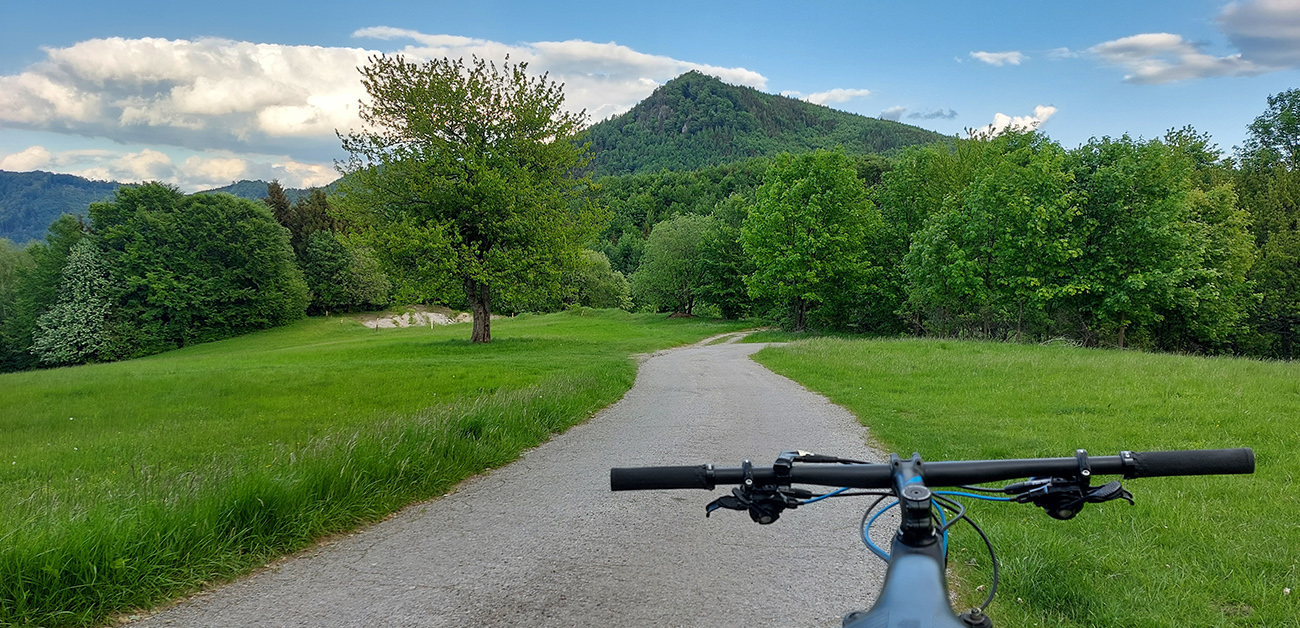 Po_prejazde_okrajom_Kordíkov_už_sa_na_mňa_usmieva_Lučivno.