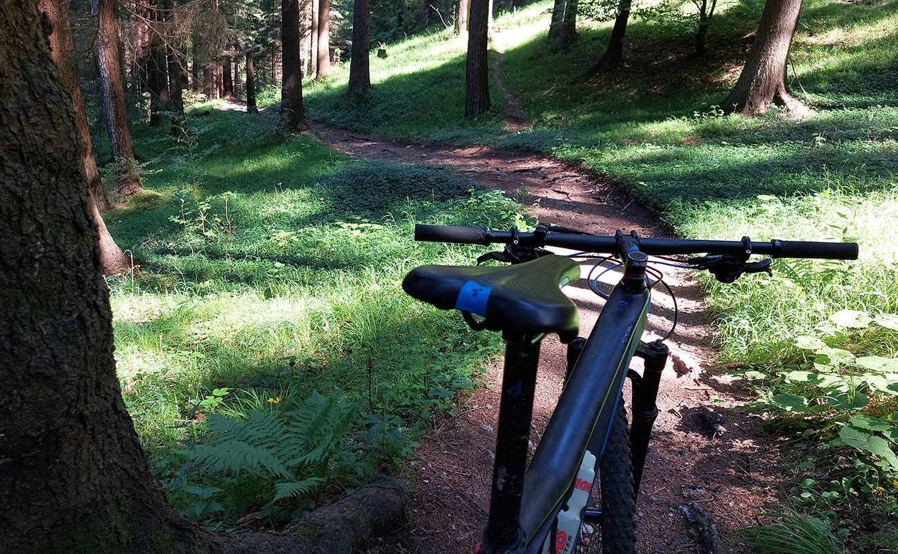 ...pod_ktorými_sa_zľava_pripája_Anakonda_a_okolie_opeknieva.