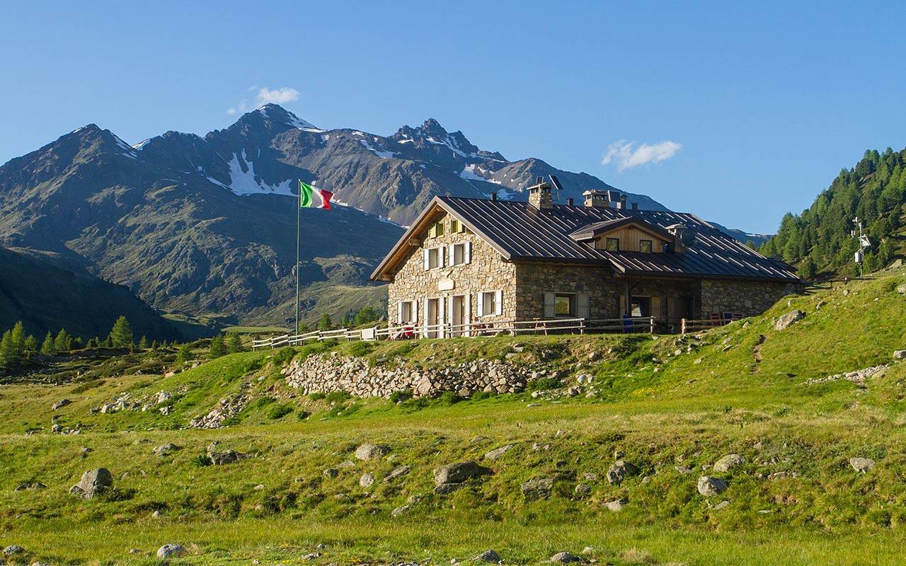 livigno-alps-il-rifugio-federico-in-dosd-232-2133m-