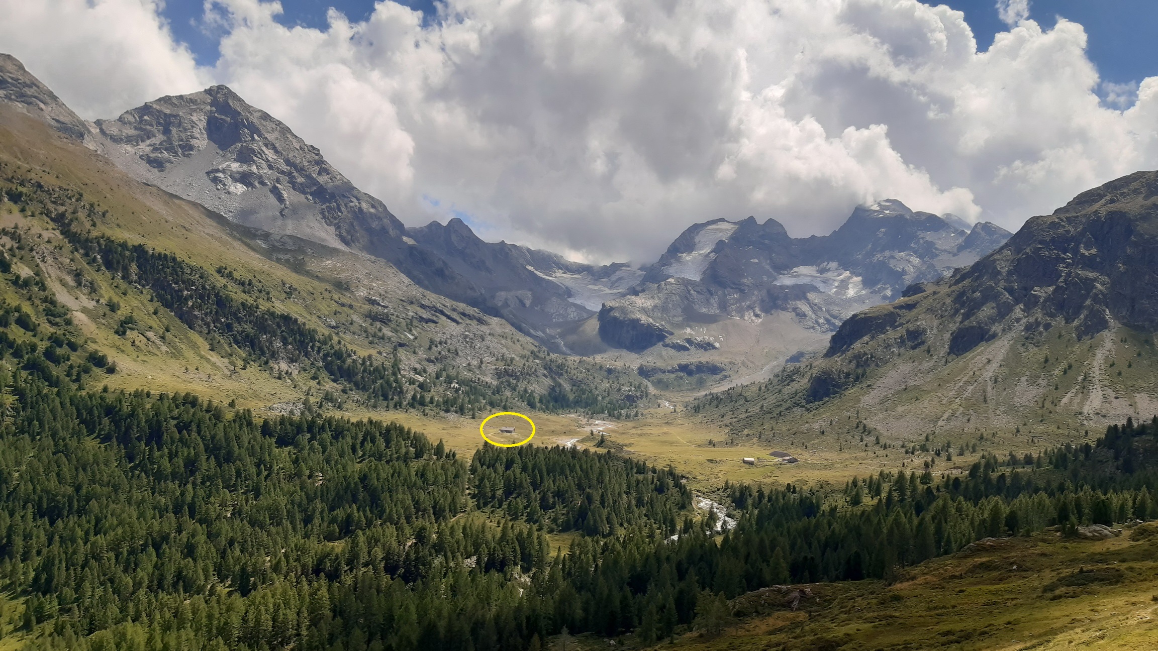 Il_rifugio_Federico_in_Dosdè,_v_krúžku