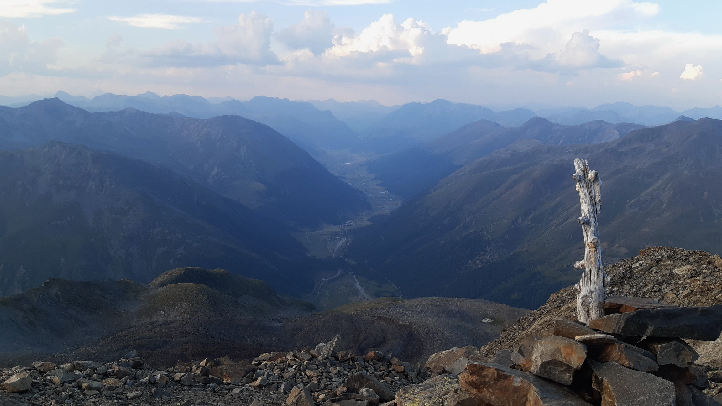 údolie_v_ktorom_je_Livigno_z_Monte_Vago