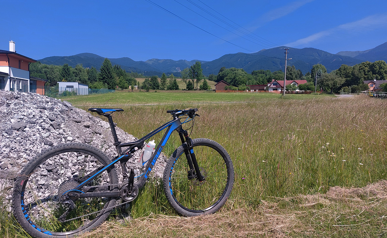 ...s výhľadmi aj na nové rúbane pod Kriváňmi. ...s_výhľadmi_aj_na_nové_rúbane_pod_Kriváňmi.