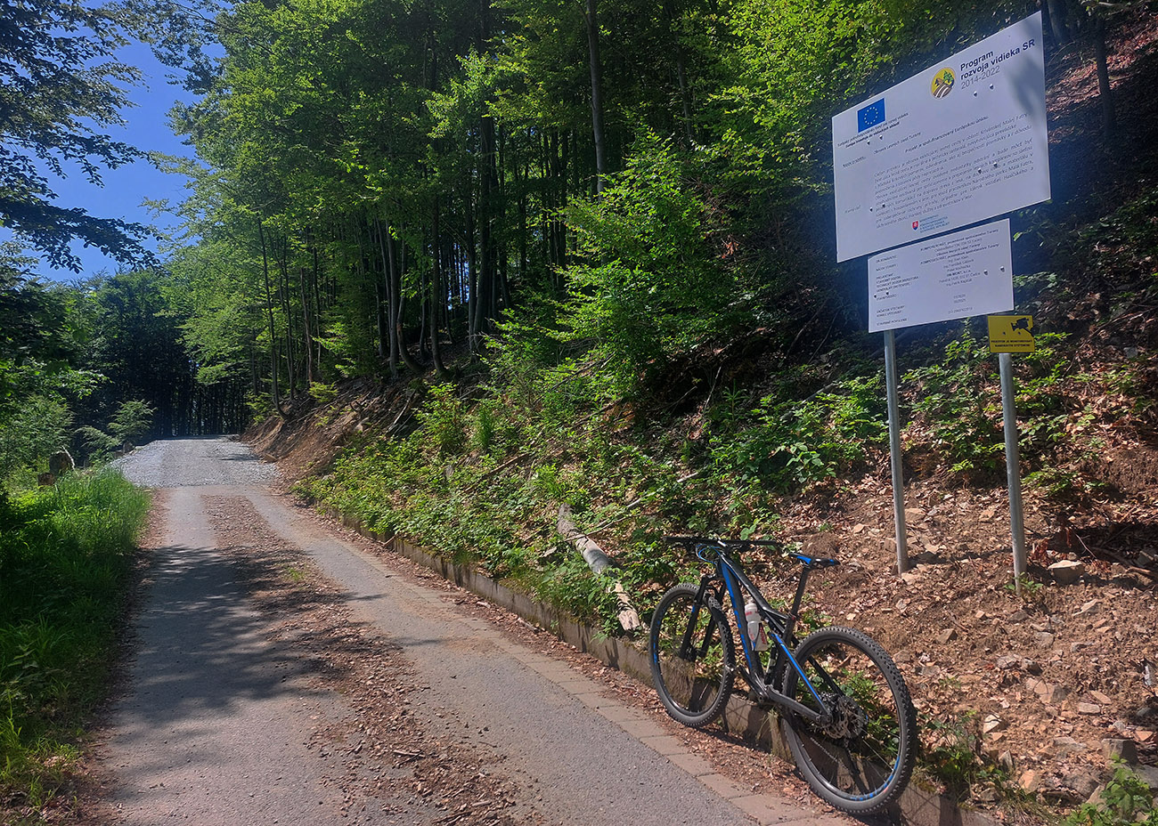 Kde asfalt končí, nové úpravy začínajú. Kde_asfalt_končí,_nové_úpravy_začínajú.