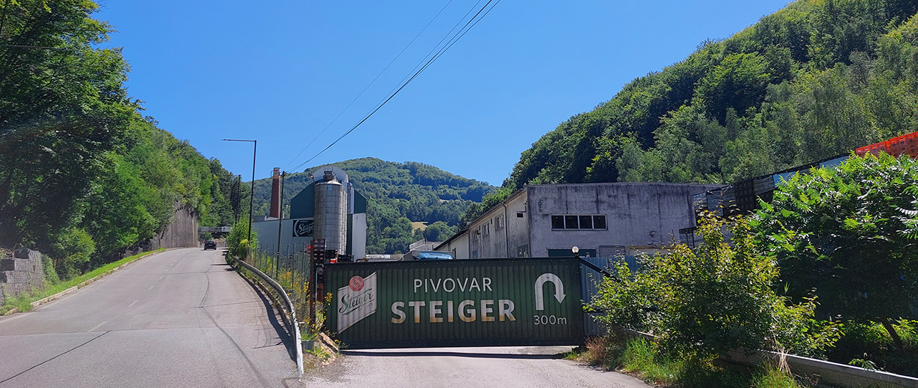 Dominanta pri vjazde do Vyhní trochu odlišná od tých baníckych všade naokolo. Dominanta_pri_vjazde_do_Vyhní_trochu_odlišná_od_tých_baníckych_všade_naokolo.