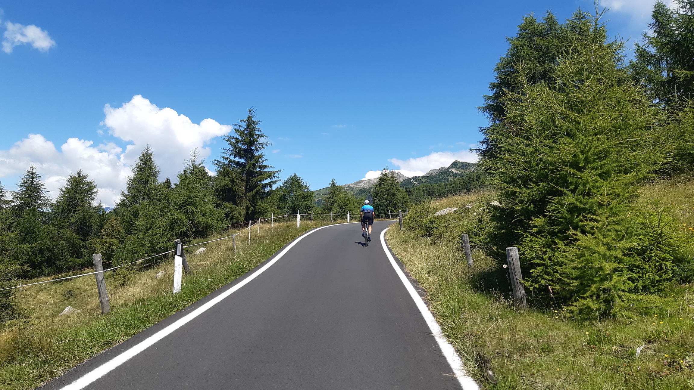 stúpanie_na_Mortirolo_s_novým_asfaltom