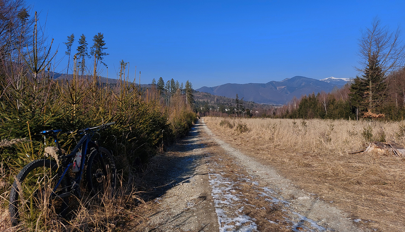 ...a_pohodlný_zjazd_na_Podstráne_s_Krivánskou_Fatrou_priamo_vpredu.