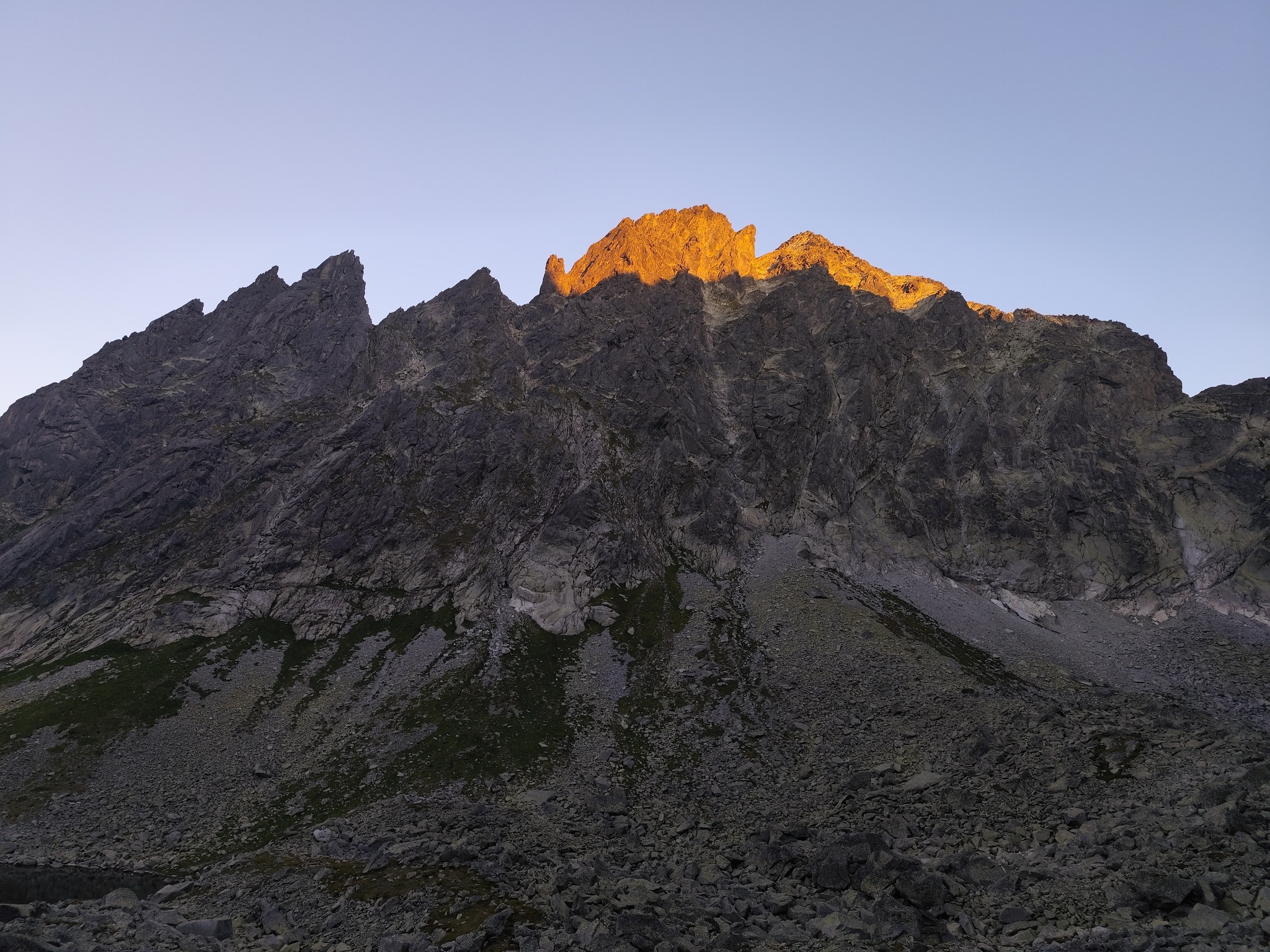 Vysoká_nedeľu_ráno