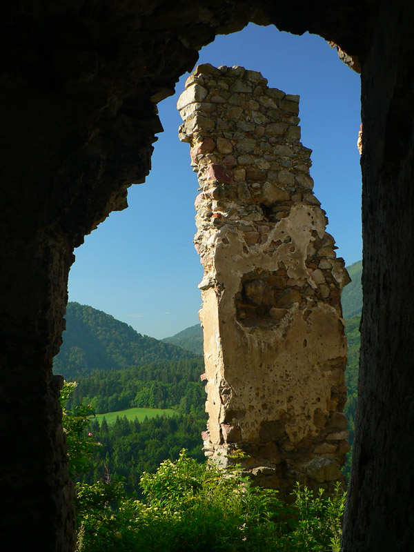 dve-dediny-dve-chaty-dva-kopce-dva-hrady